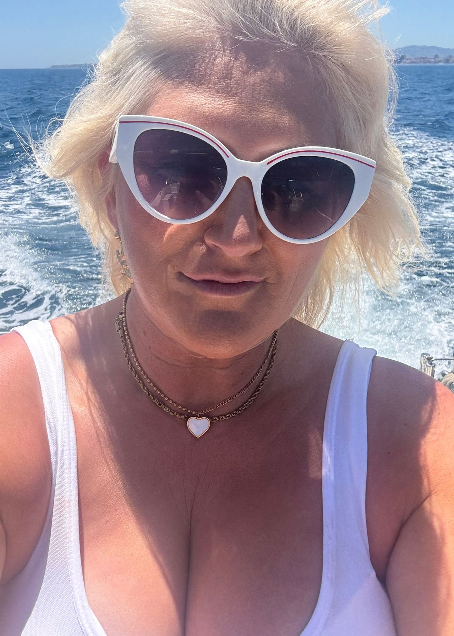 Eileen – The Mother of Pearl Heart Necklace